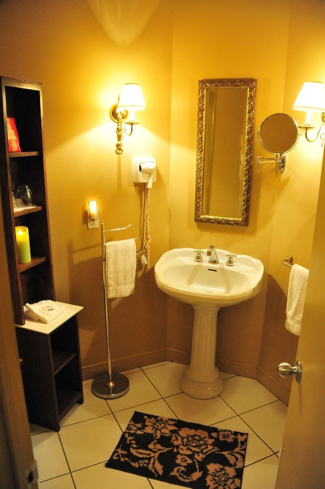 L'Authentique Auberge de Charlevoix Superior Room, River View 4