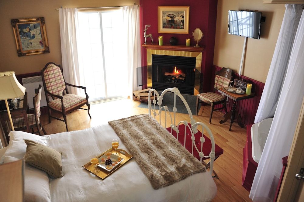 L'Authentique Auberge de Charlevoix Superior Room, River View 2