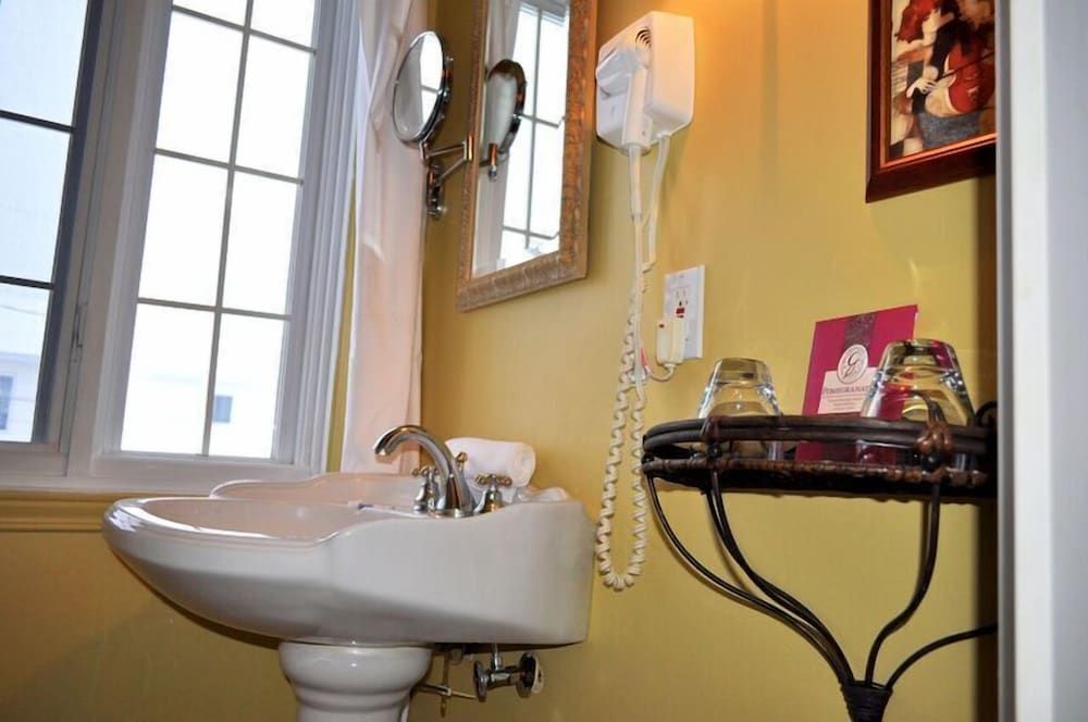 L'Authentique Auberge de Charlevoix Superior Room, River View 6