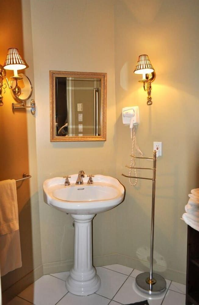 L'Authentique Auberge de Charlevoix Superior Room, River View 5