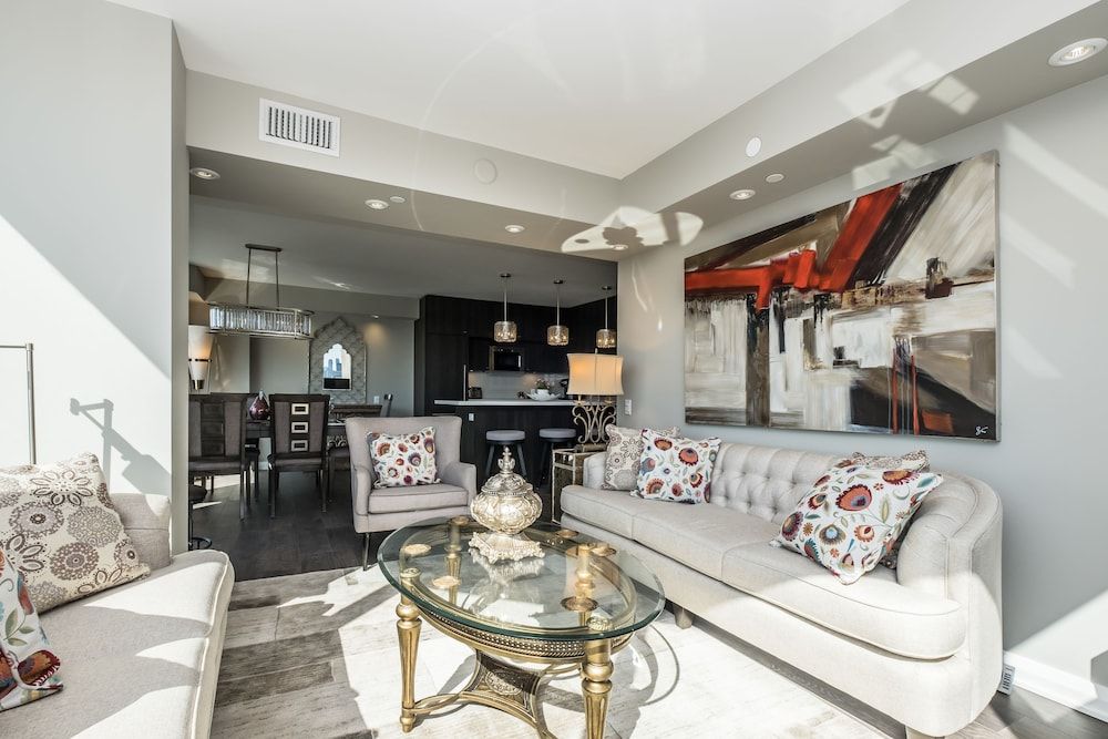 QuickStay - Premium 2bdrm in Yorkville (Yonge & Bloor) Superior Condo, 2 bedrooms and 2.5 bathrooms, City view, Tower 20