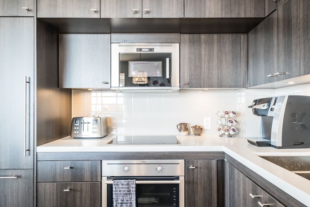 QuickStay - Premium 2bdrm in Yorkville (Yonge & Bloor) Superior Condo, 2 bedrooms and 2.5 bathrooms, City view, Tower 16