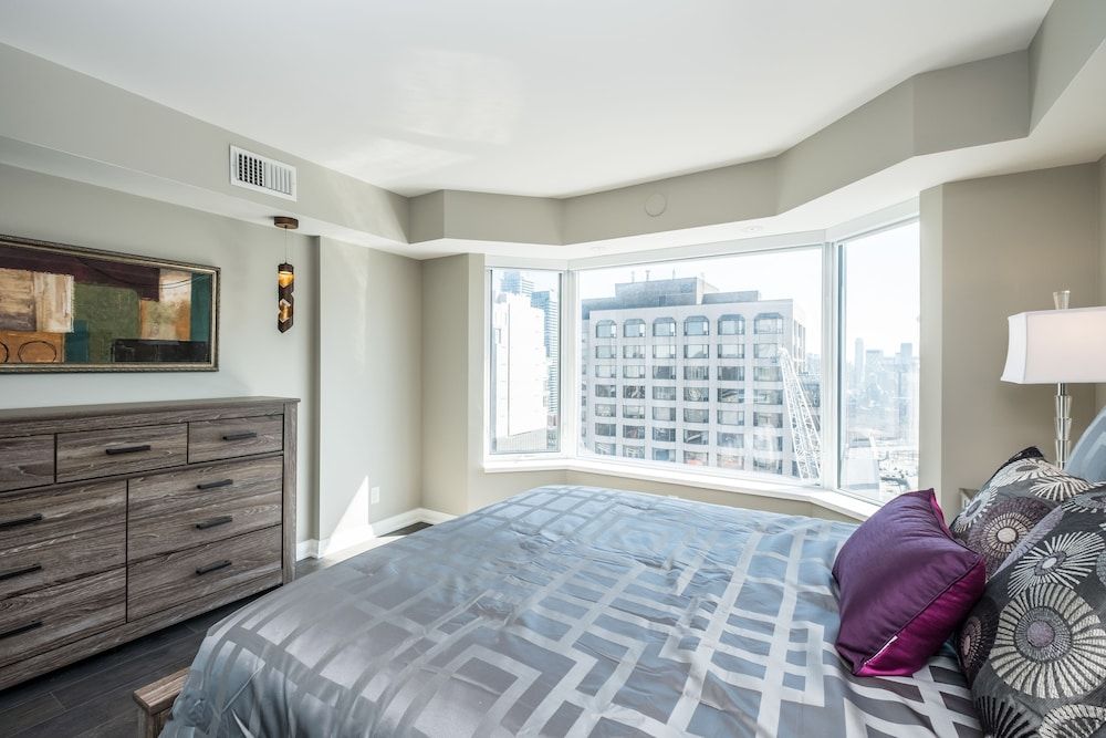 QuickStay - Premium 2bdrm in Yorkville (Yonge & Bloor) Superior Condo, 2 bedrooms and 2.5 bathrooms, City view, Tower 6