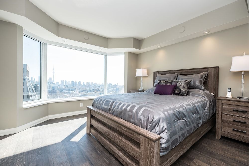 QuickStay - Premium 2bdrm in Yorkville (Yonge & Bloor) Superior Condo, 2 bedrooms and 2.5 bathrooms, City view, Tower 9