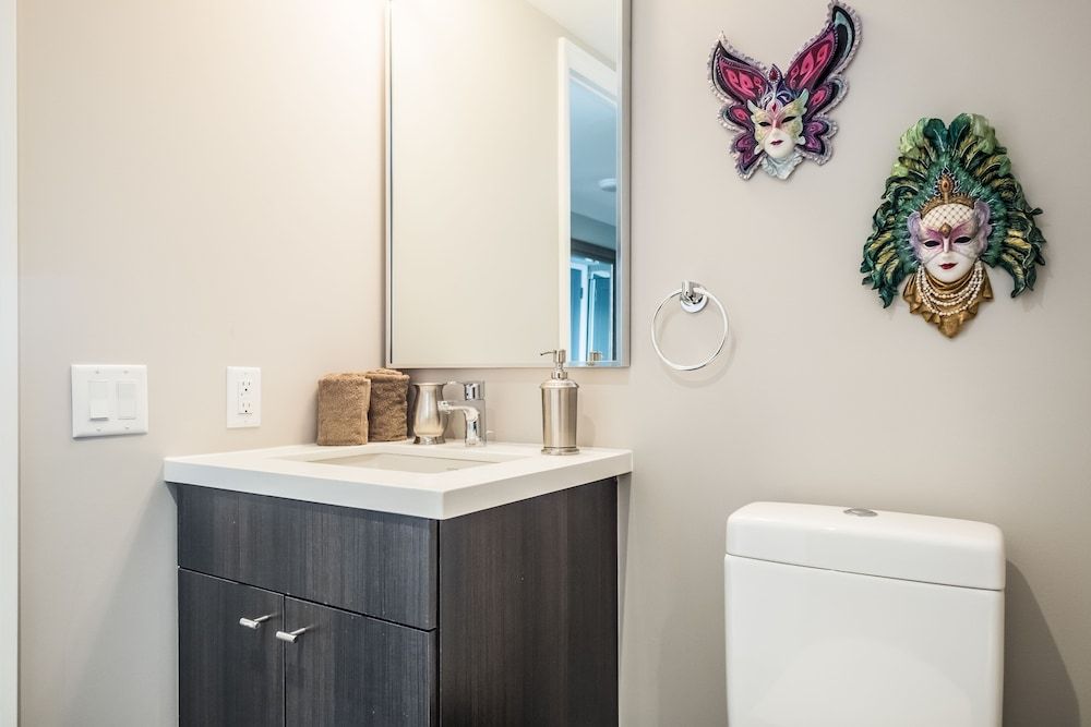 QuickStay - Premium 2bdrm in Yorkville (Yonge & Bloor) Superior Condo, 2 bedrooms and 2.5 bathrooms, City view, Tower 25