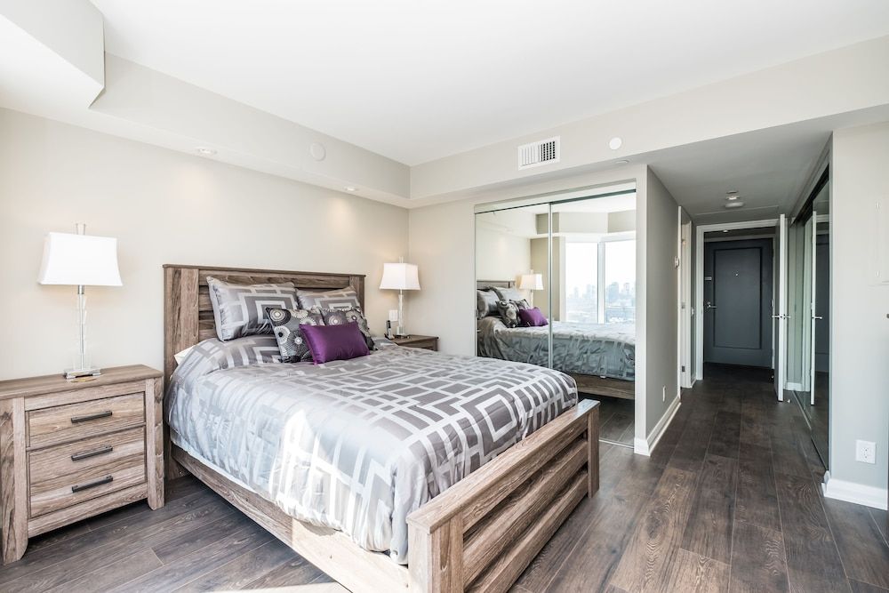 QuickStay - Premium 2bdrm in Yorkville (Yonge & Bloor) Superior Condo, 2 bedrooms and 2.5 bathrooms, City view, Tower 7