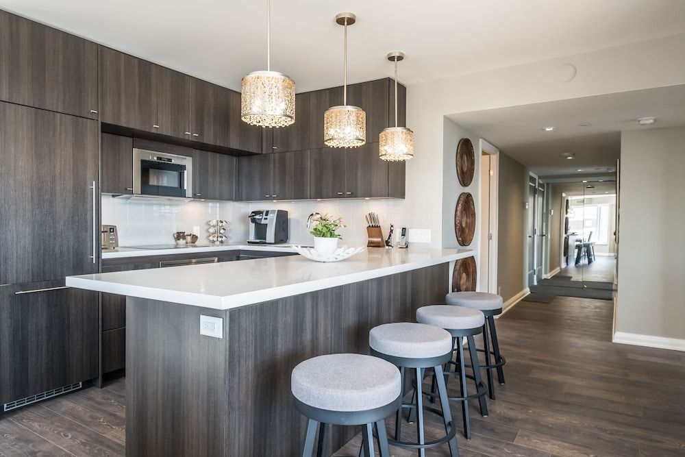 QuickStay - Premium 2bdrm in Yorkville (Yonge & Bloor) Superior Condo, 2 bedrooms and 2.5 bathrooms, City view, Tower 17