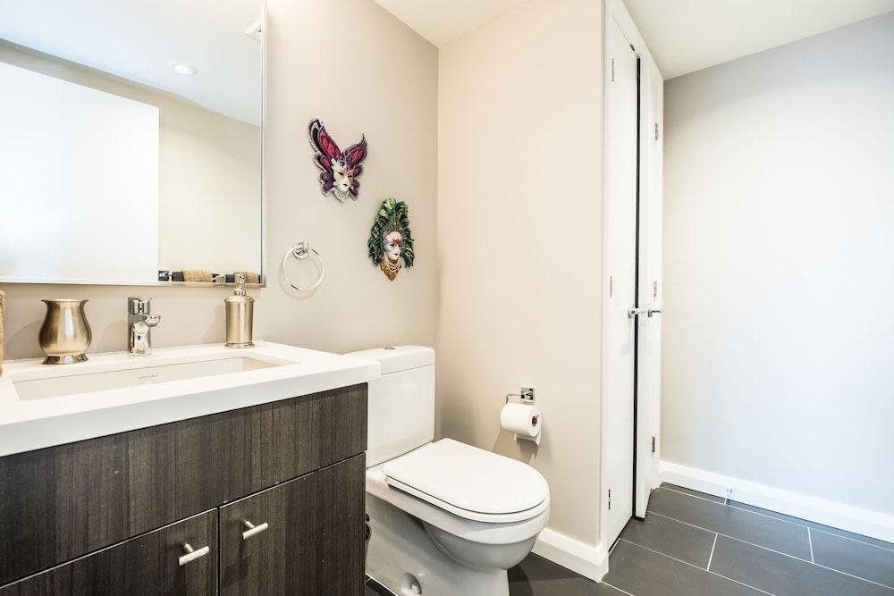 QuickStay - Premium 2bdrm in Yorkville (Yonge & Bloor) Superior Condo, 2 bedrooms and 2.5 bathrooms, City view, Tower 28