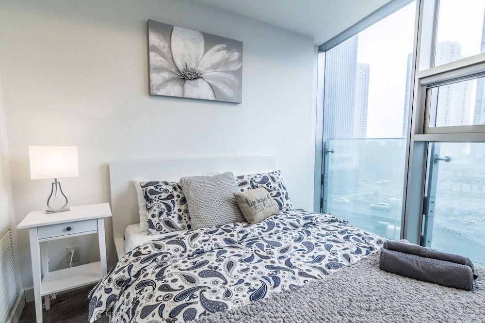 undefined AOC Suites 2 Bedroom Condo, City CN Tower View 8