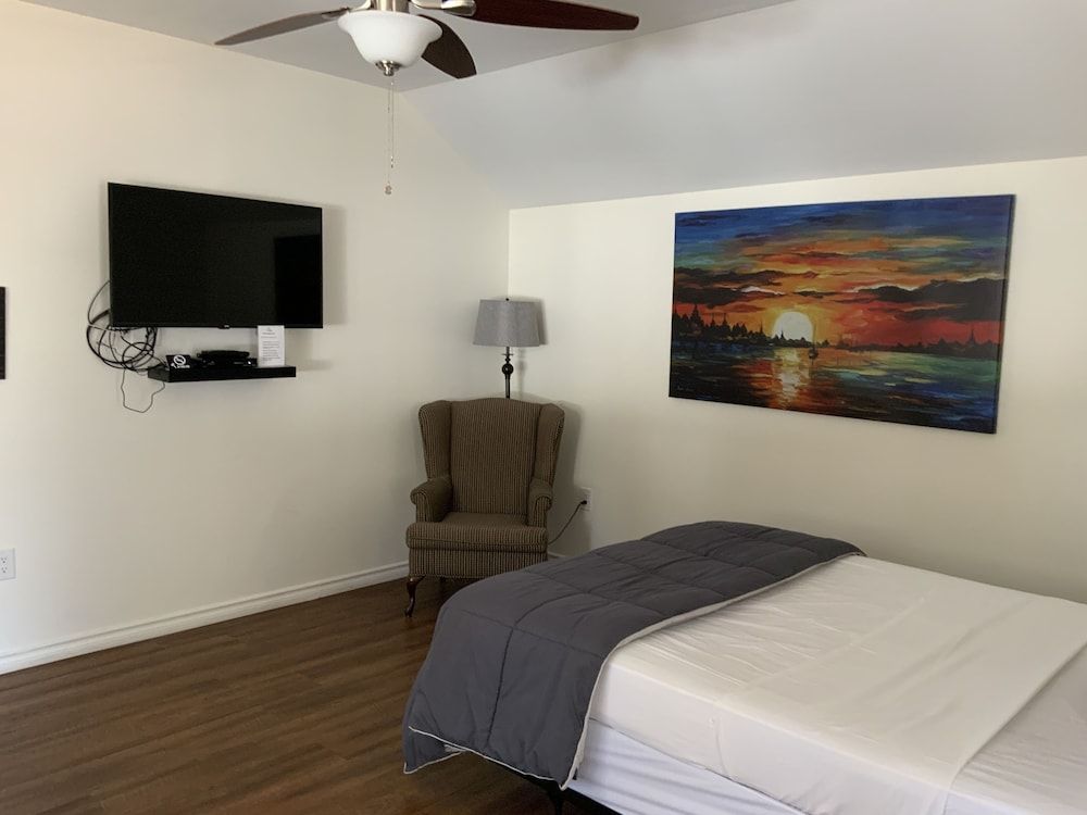 Standard Studio, 1 Queen Bed, Patio, Courtyard View (The Loon 9)