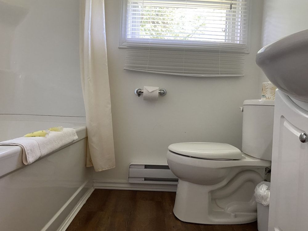 Standard Suite, 1 Bedroom, Kitchen, Courtyard Area (Castledown #19)