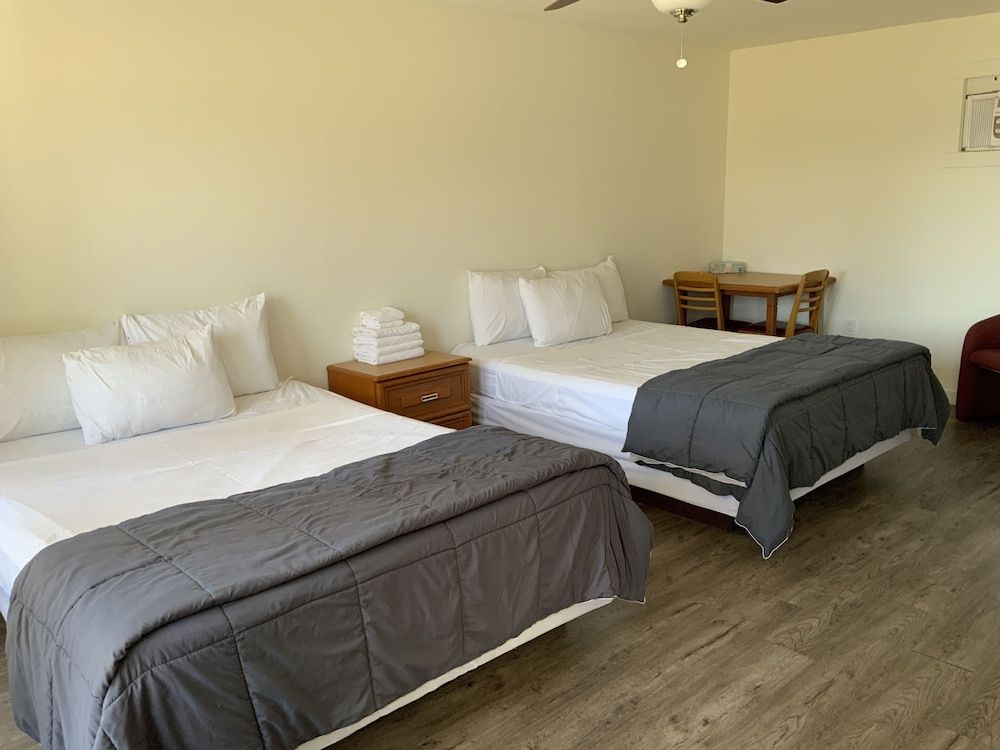 Standard Room, 2 Queen Beds, Air conditioning, Lake View (Sunrise 8)