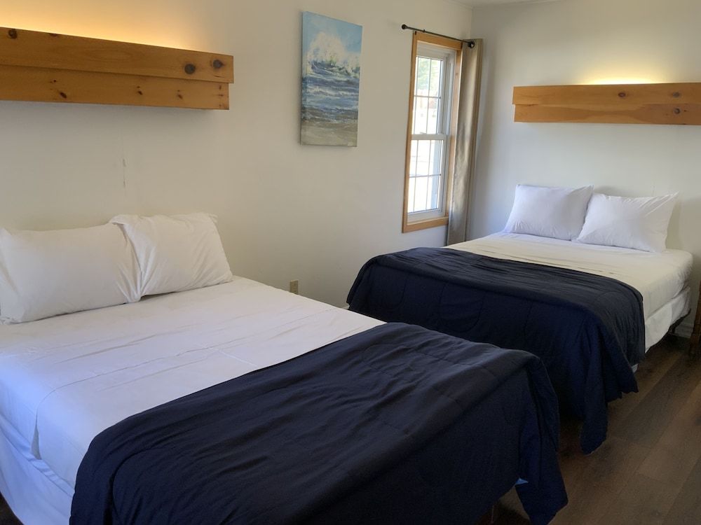 Standard Cabin, 2 Bedrooms, Fireplace, Lake View (The Moose)