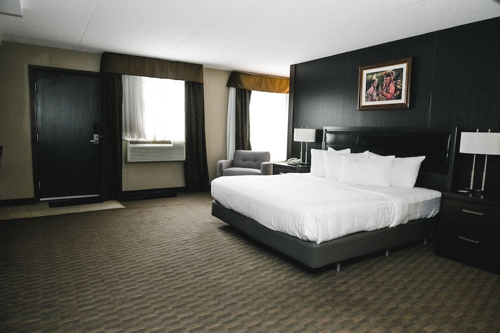 Quality Hotel & Conference Centre Suite, 1 King Bed (Jacuzzi)