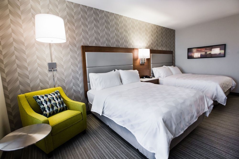 Holiday Inn Calgary South Conference Center by IHG Standard Room, 2 Queen Beds 3