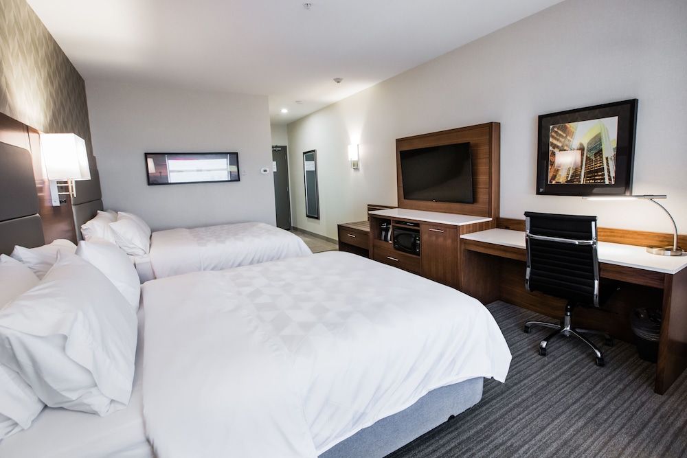 Holiday Inn Calgary South Conference Center by IHG Standard Room, 2 Queen Beds