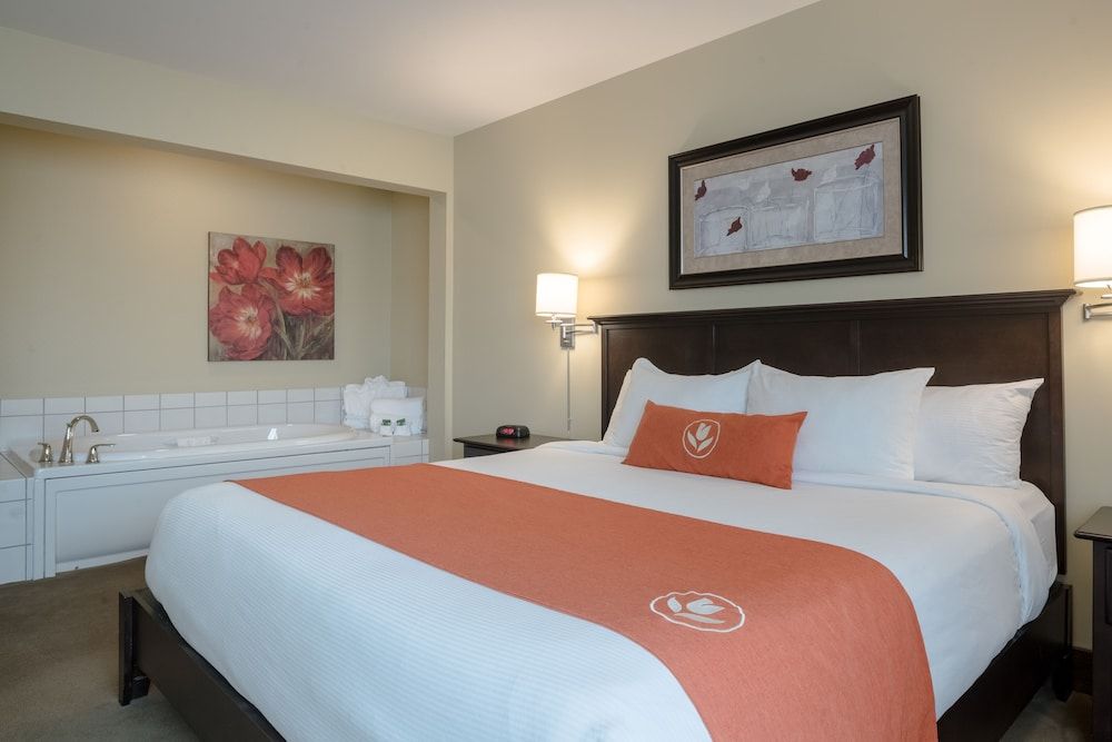 Honeymoon Suite, 1 King Bed with Sofa bed