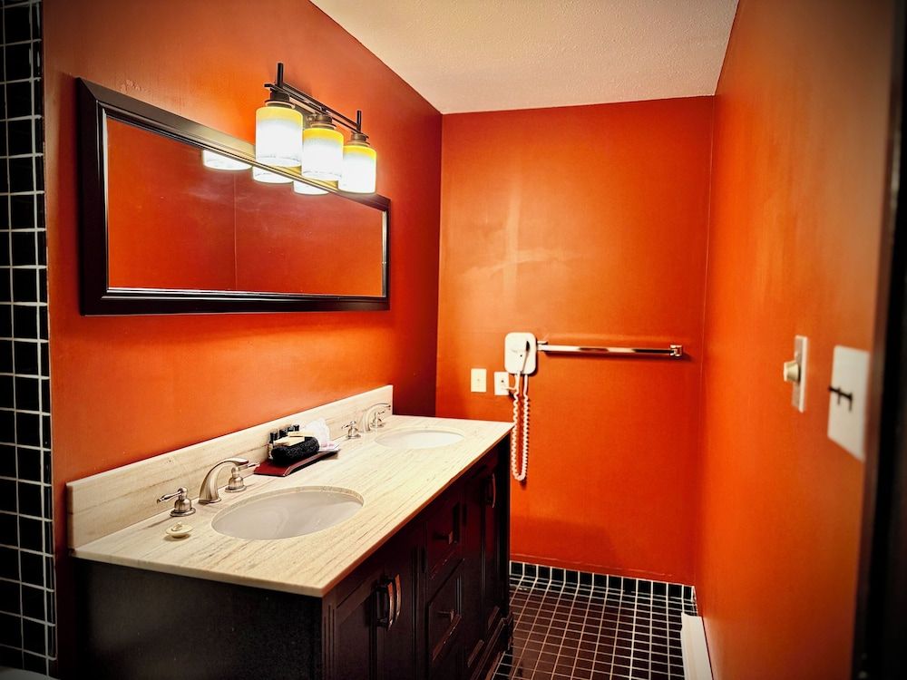 Quality Inn Fort Frances Standard Room, 1 King Bed, Non Smoking 5