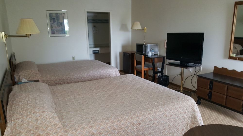 Town N Country Motor Inn Room, 1 Queen Bed 4