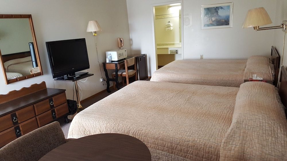 Town N Country Motor Inn Room, 1 Queen Bed 5