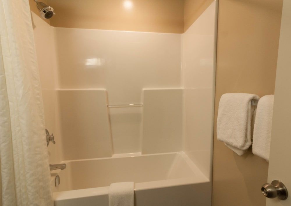 BCMInns Peace River Double Room, 2 Double Beds, Kitchenette 6