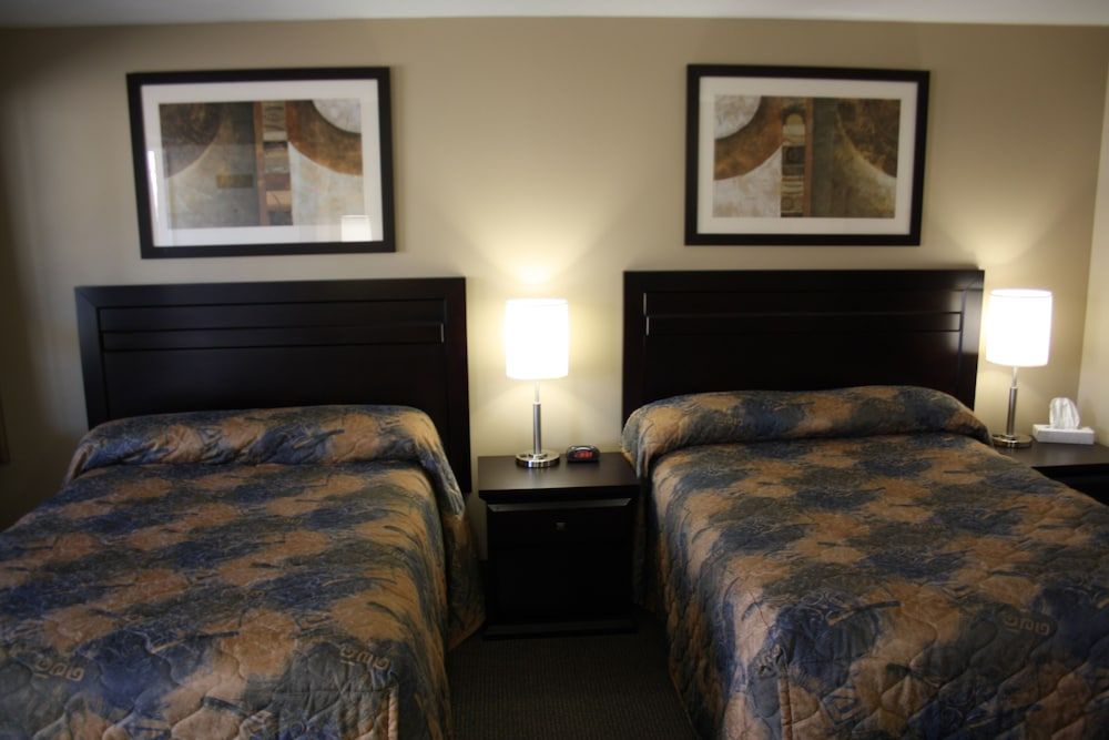 BCMInns Peace River Double Room, 2 Double Beds, Kitchenette 3