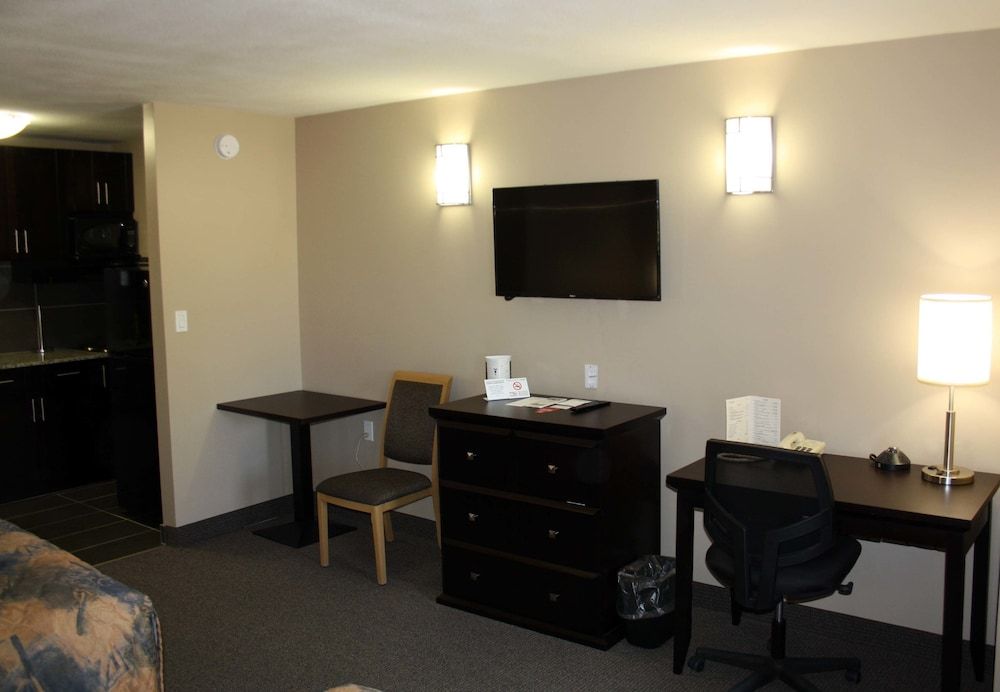 BCMInns Peace River Double Room, 2 Double Beds, Kitchenette 2