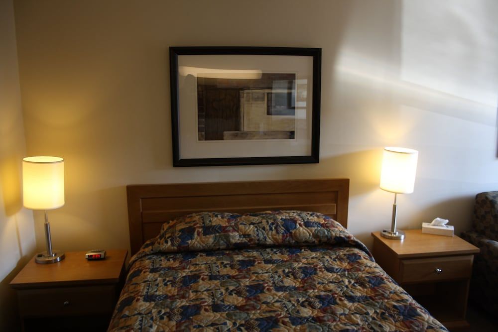 BCMInns Peace River Standard Room, 1 Queen Bed 3