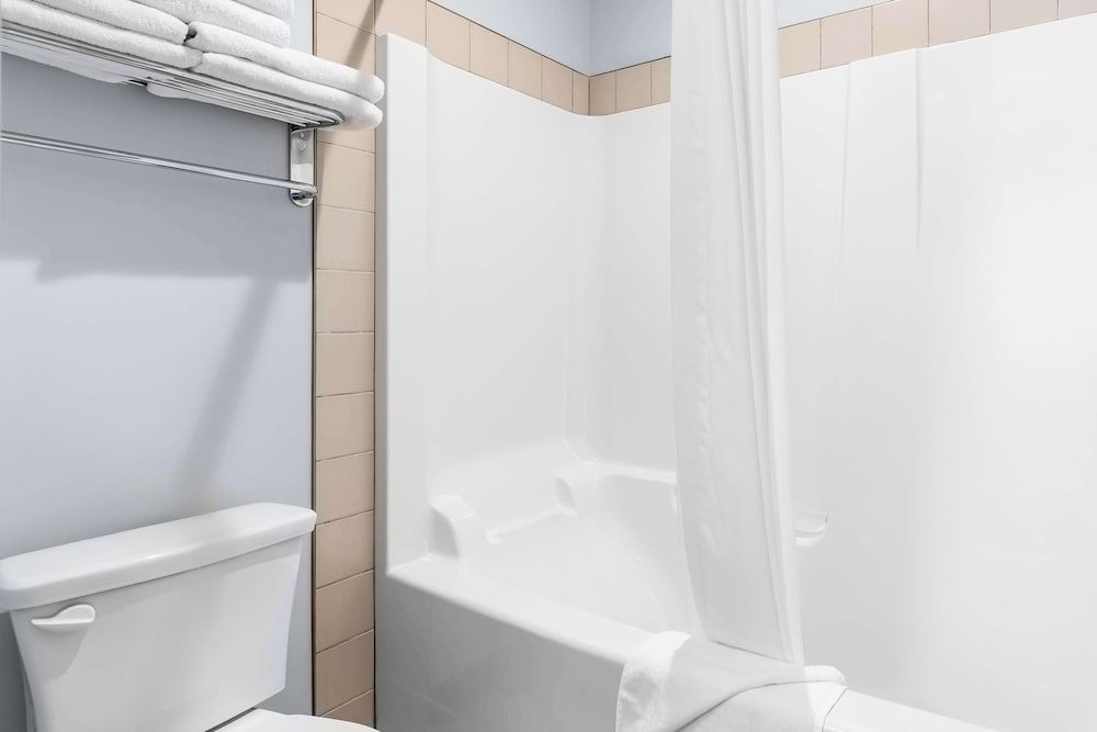 SureStay Studio by Best Western Hardisty Standard Room, 2 Queen Beds, Non Smoking, Kitchenette (Dining Table) 4