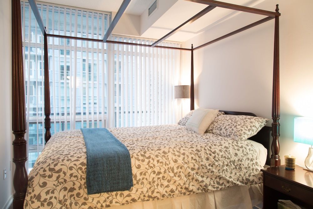 Toronto Queen Suites