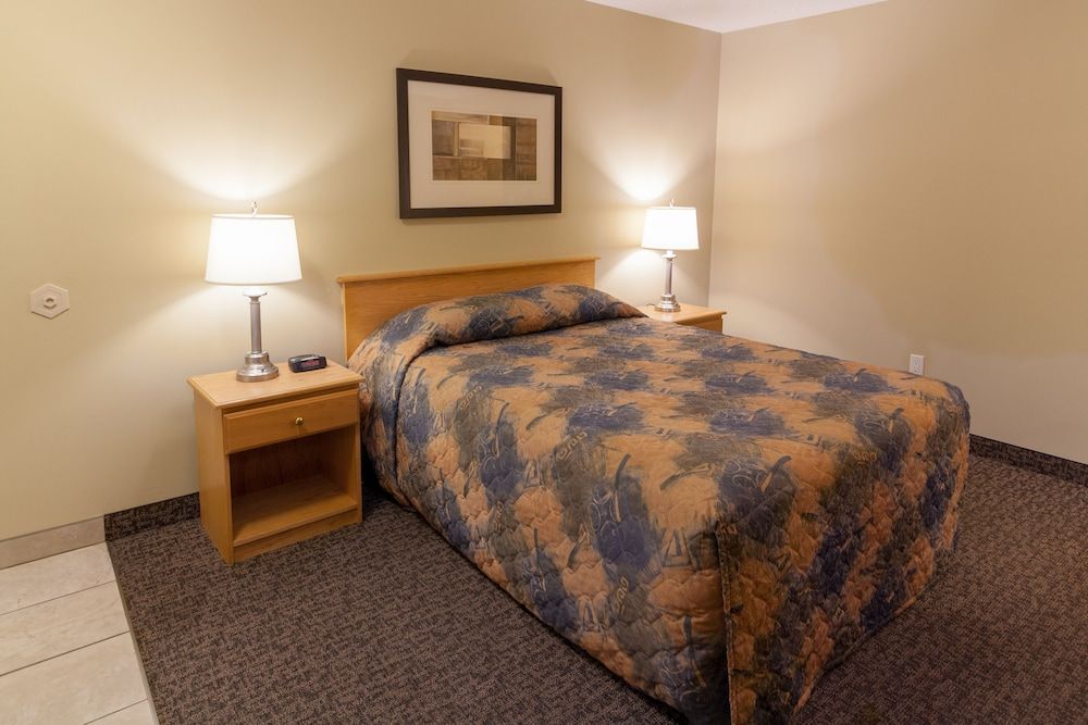 Rusty's BCMInns Fort McMurray Room, 1 Queen Bed 3