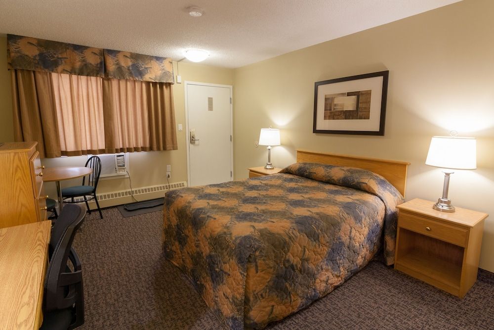 Rusty's BCMInns Fort McMurray Room, 1 Queen Bed