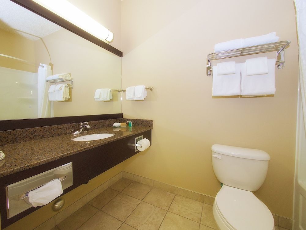 BCMInns Lac La Biche Room, 2 Queen Beds, Non Smoking 3