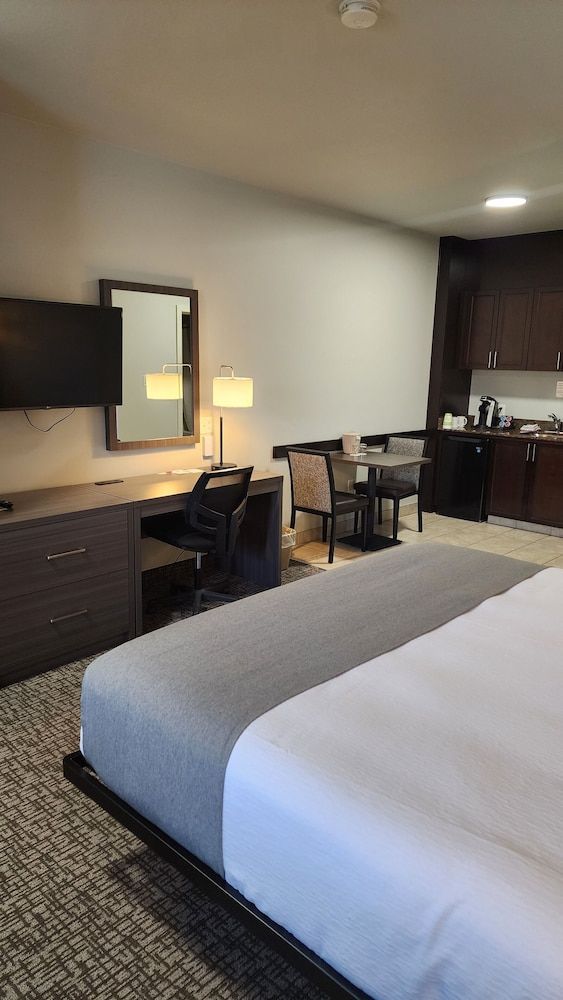 BCMInns Lac La Biche Deluxe Studio Suite