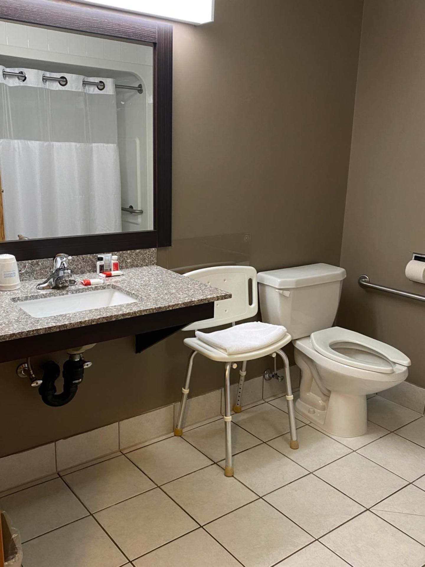 1 Queen Bed Accessible Room Non-Smoking