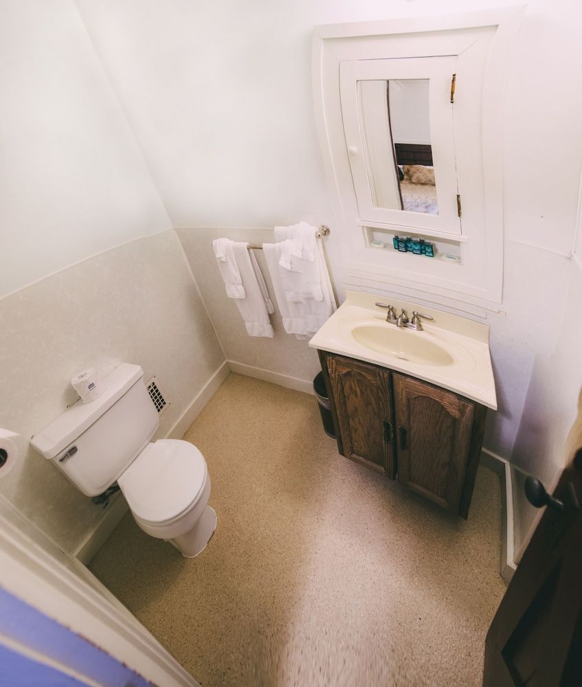 Prince of Wales Hotel 5th Floor Lakeside Queen 5