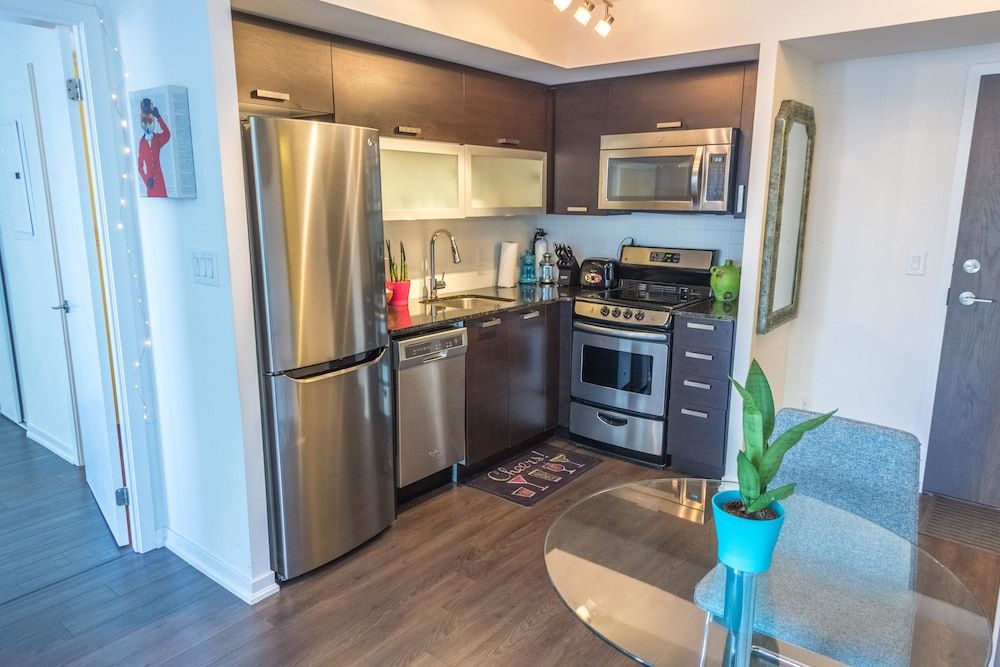 undefined Queen West Vibes 4