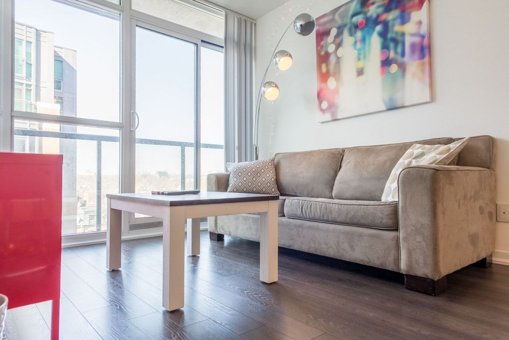 undefined Queen West Vibes 9