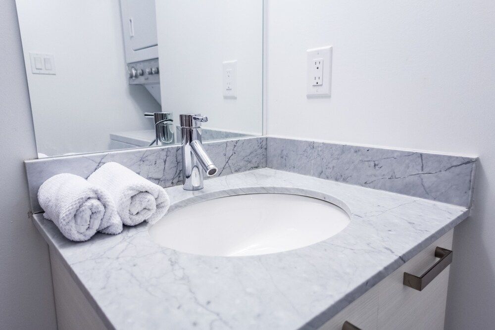 Queen West Vibes Condo, 2 Bedrooms, Kitchen, City View 13