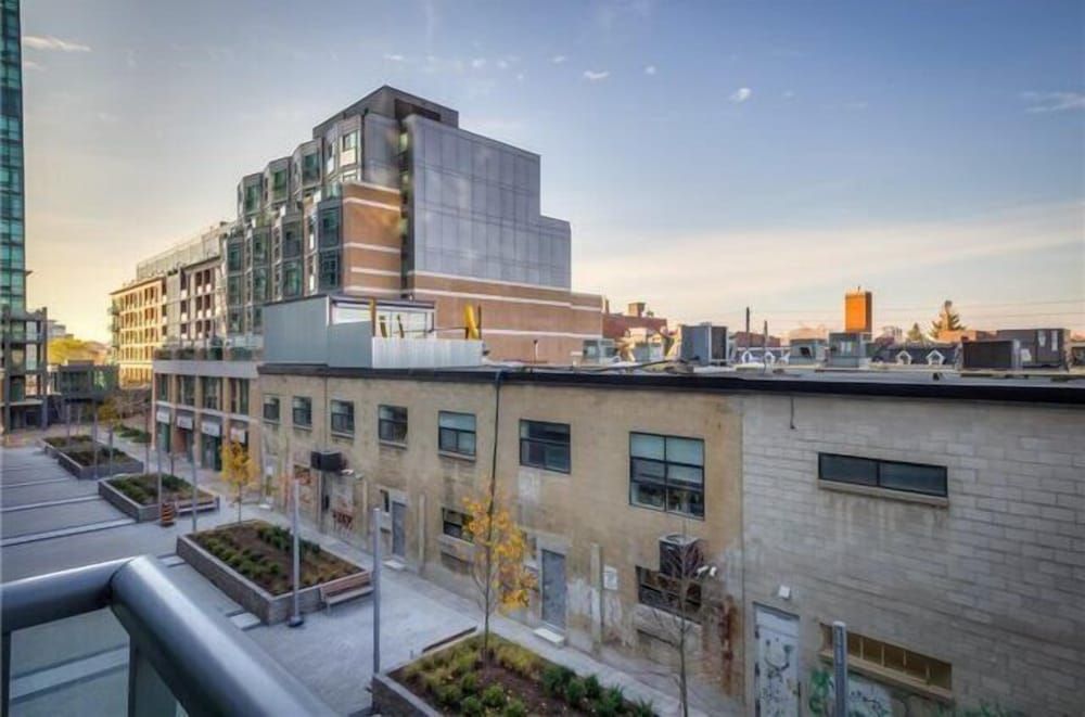 undefined Queen West Vibes 3