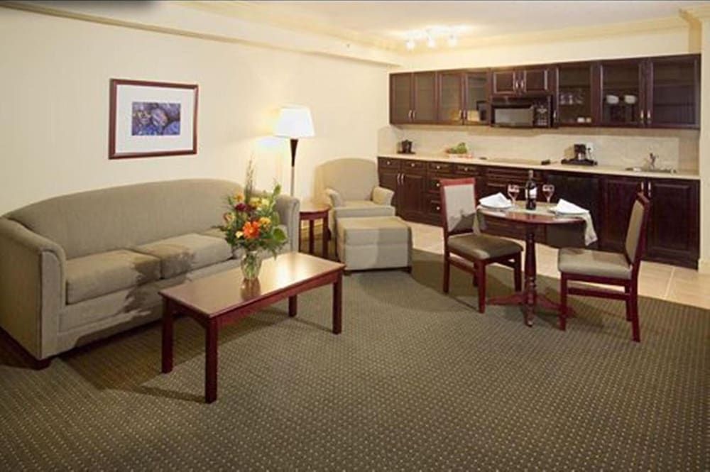 Chateau Nova Kingsway Executive Suite, 1 King Bed 4