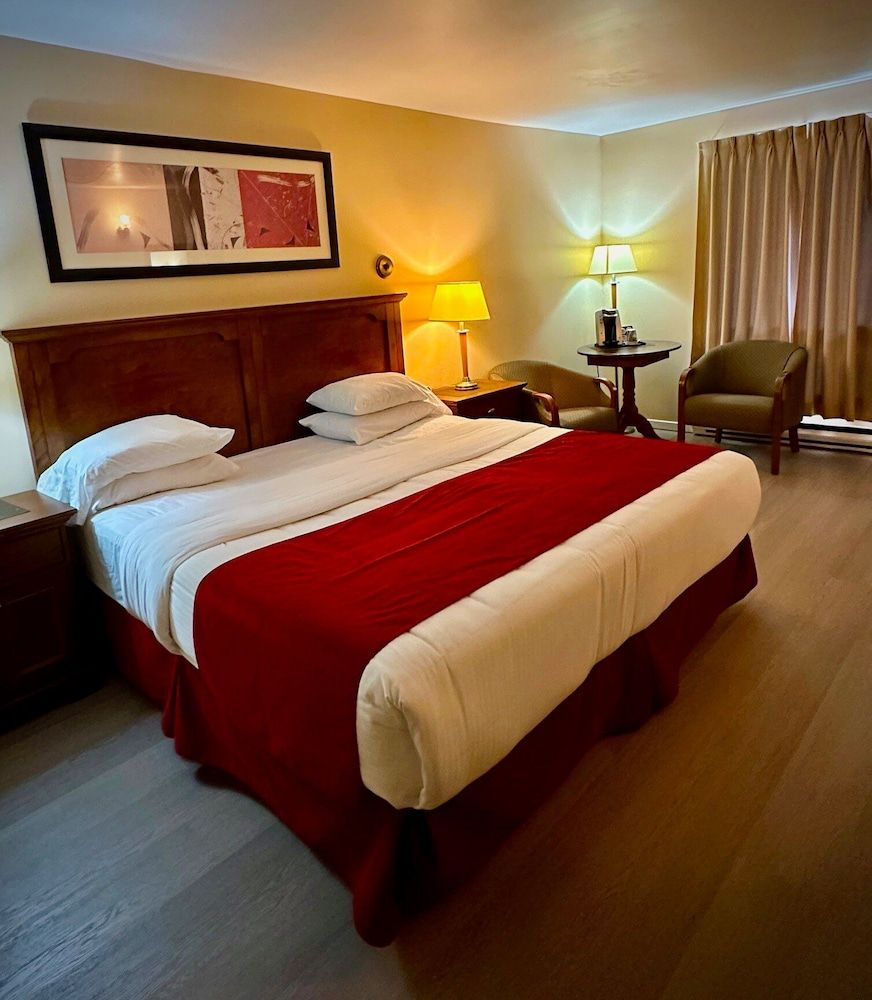 Ceilidh Country Lodge Larger Room with King Bed, Lake View 2