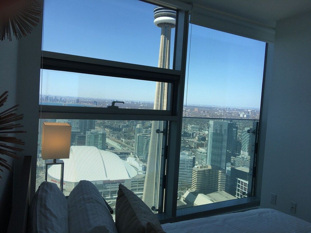 TO Stays - York and Lakeshore Premier Condo, 1 Queen Bed, Kitchen 12