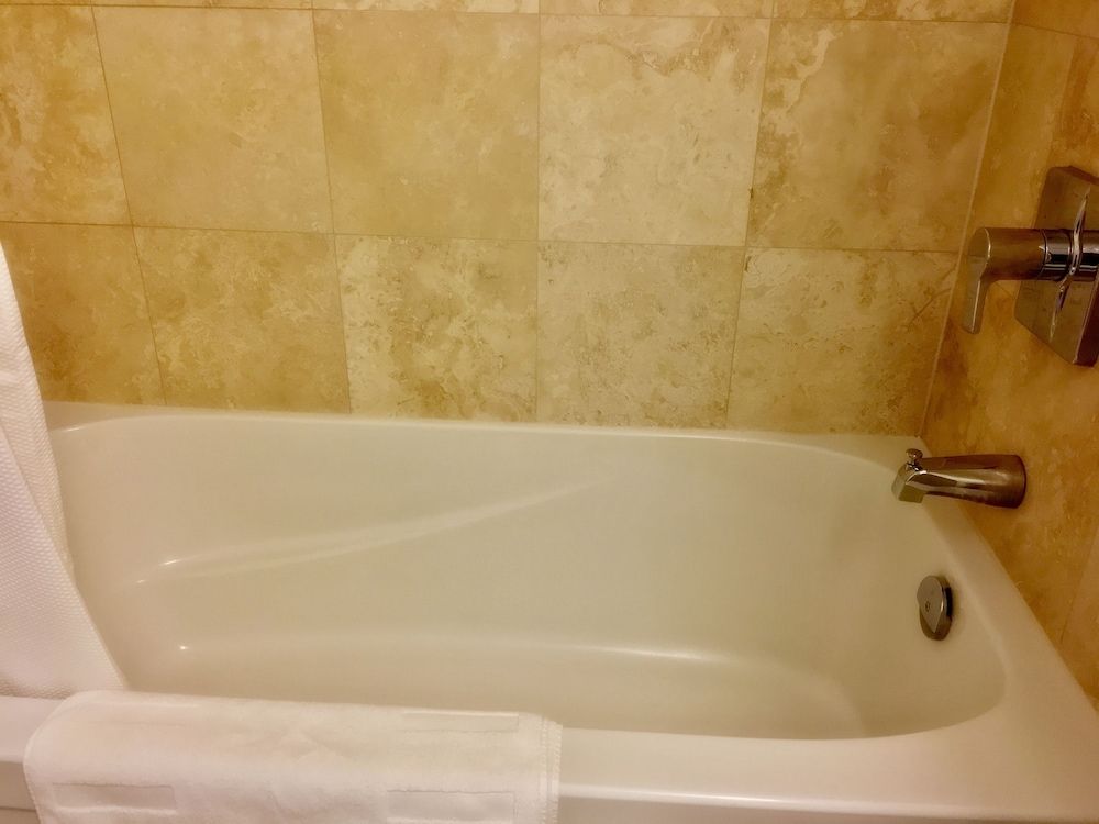 Deep Soaking Bathtub