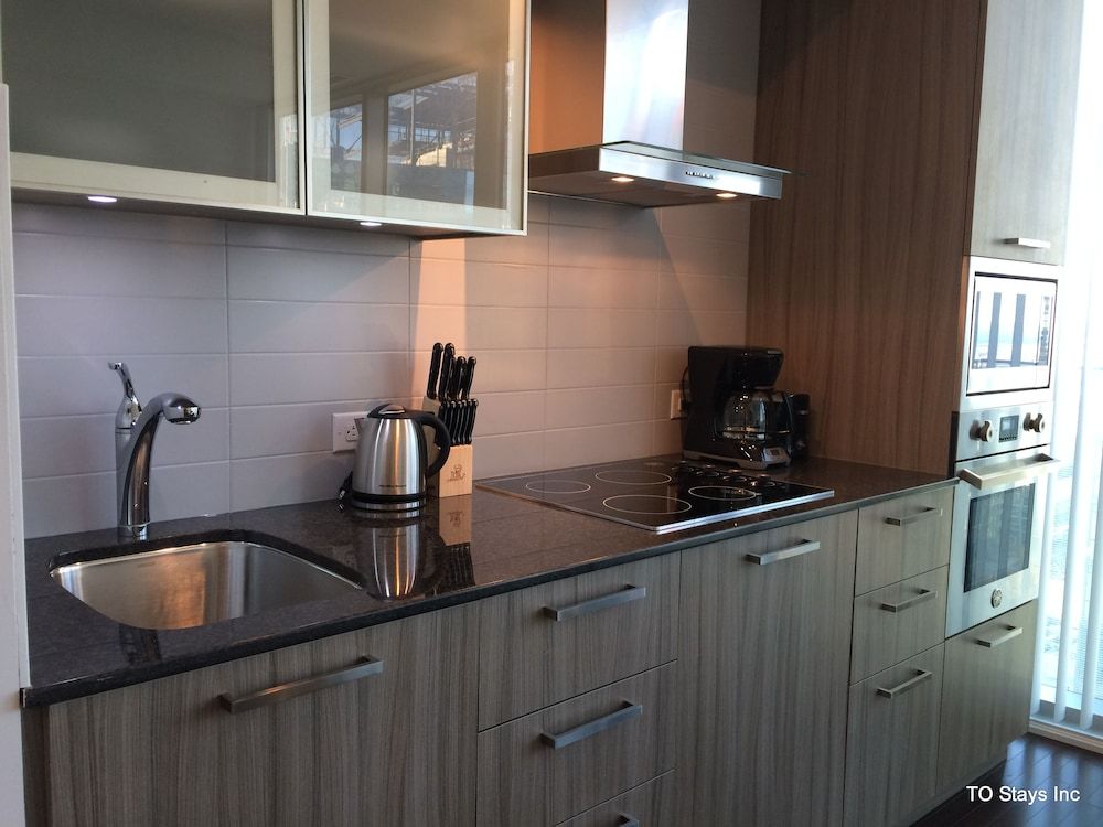 TO Stays - York and Lakeshore Premium Condo, 1 Bedroom 3