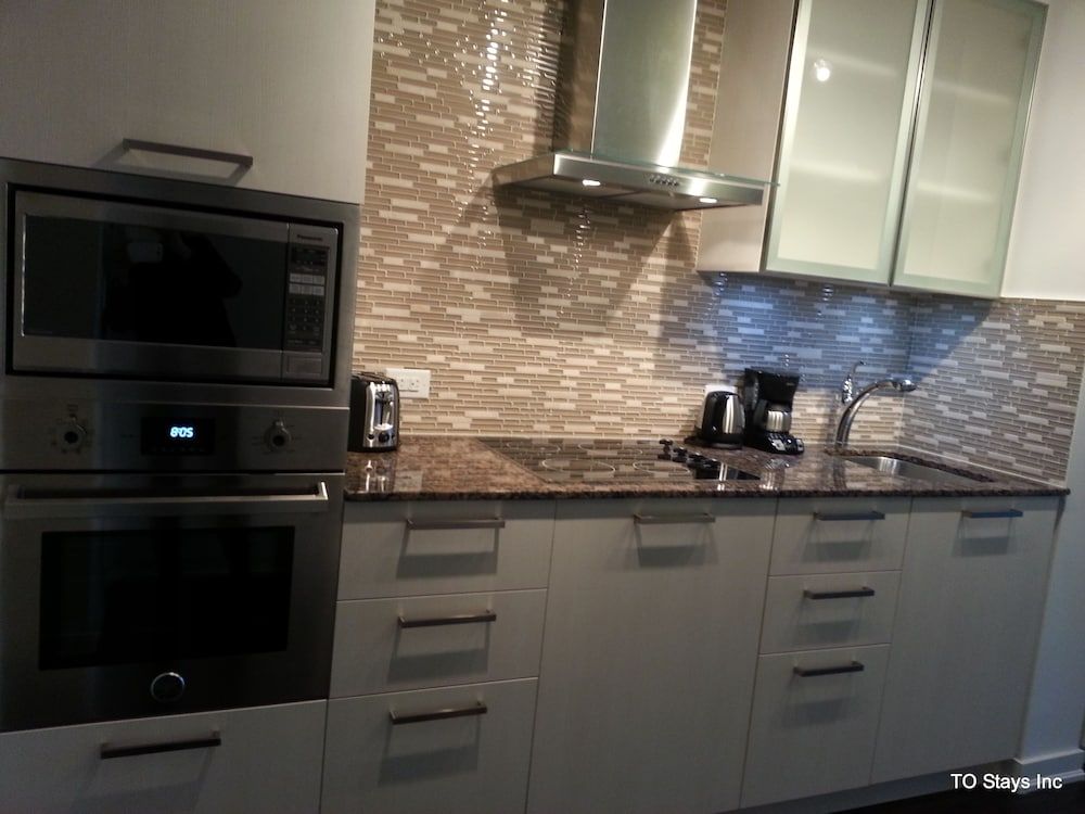 TO Stays - York and Lakeshore Premier Condo, 1 Queen Bed, Kitchen 3