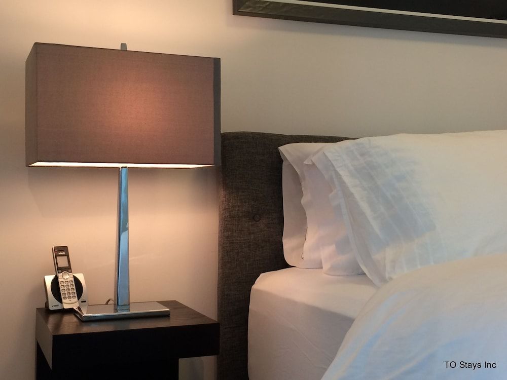 TO Stays - York and Lakeshore Premium Condo, 1 Bedroom 2