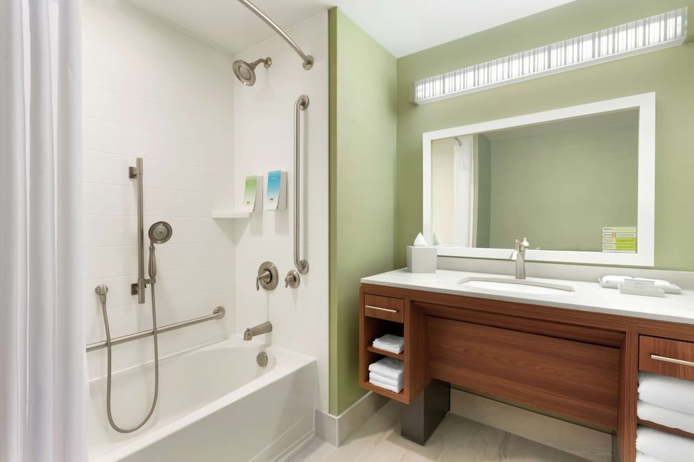 Studio, 1 Queen Bed, Accessible, Bathtub