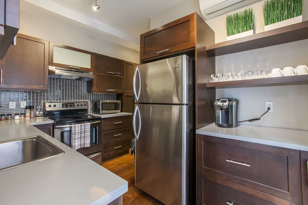 undefined LMVR - The Laurier 9