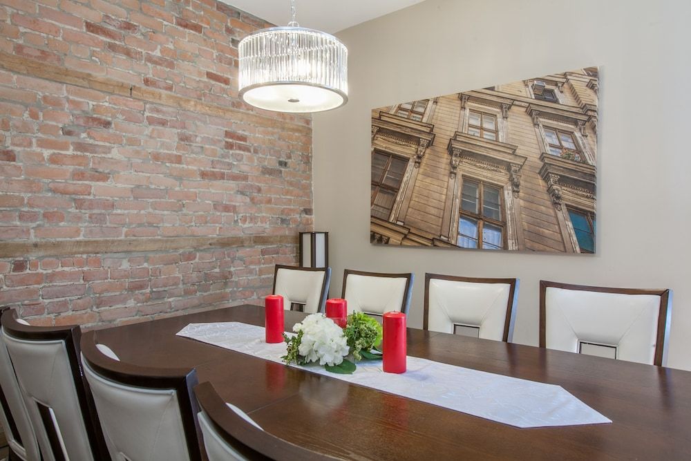 undefined LMVR - The Laurier 4